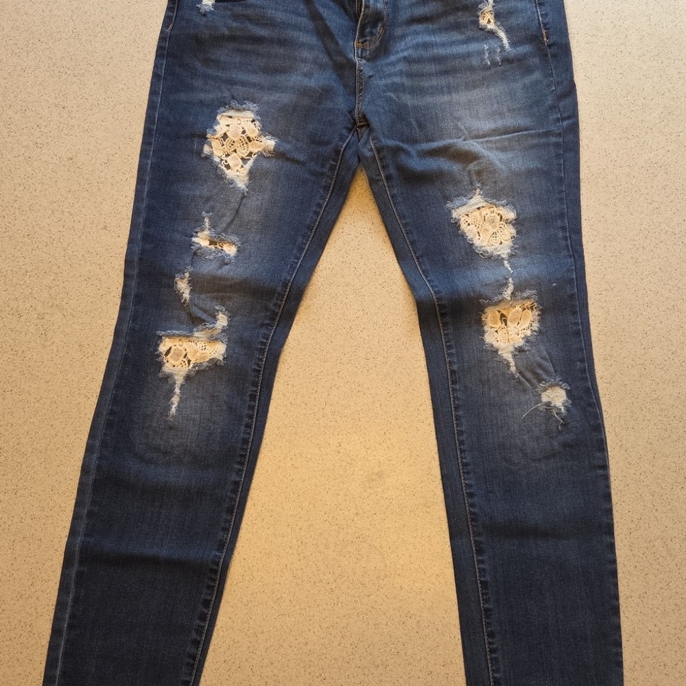 NWT Judy Blue Skinny Fit Distressed Blue Jeans Size 13 / 31